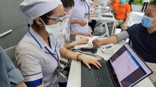 TPHCM triển khai tin nhắn nhắc người dân đi tiêm ngừa vắc-xin COVID-19