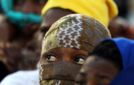 Lybia: Trẻ vị thành niên trong các trại giam giữ người di cư bị lính gác tấn công tình dục