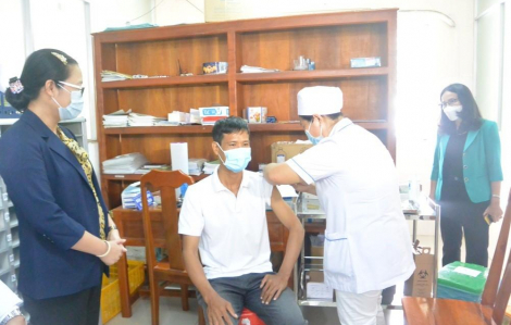 Sau giáo viên, Vĩnh Long sẽ tiêm vắc xin cho các hộ nghèo