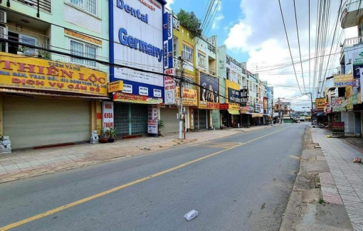 Bình Dương: Ngày đầu giãn cách tại nhiều địa phương, hàng quán đóng cửa, đường phố vắng lặng