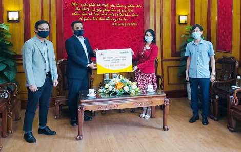 Sun Life Việt Nam đóng góp hơn 1,2 tỷ đồng vào công tác phòng, chống dịch COVID-19