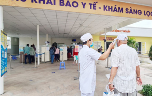 Một phụ nữ ở Tiền Giang sang Vĩnh Long khám bệnh, dương tính với SARS-CoV-2