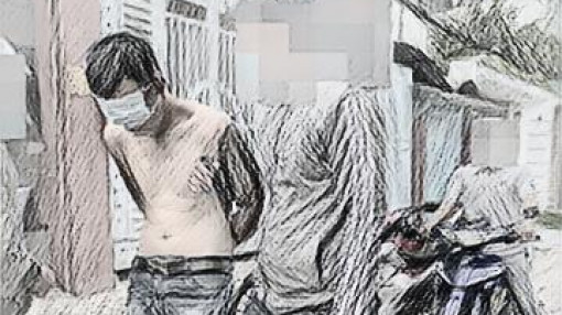 Nhóm thanh niên ngang nhiên chích điện, xịt hơi cay chủ tiệm tạp hóa để cướp tài sản