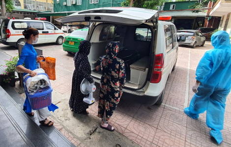 Bệnh nhân vào khu vực cách ly xã hội ở Nghệ An được xe cứu thương chở miễn phí