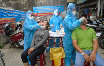 TPHCM: Đã lấy 420 mẫu xét nghiệm COVID-19 cho tiểu thương và người dân tới chợ Bình Đông