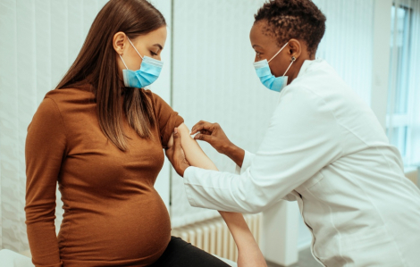 Mỹ bắt đầu thử nghiệm lâm sàng vắc xin COVID-19 ở phụ nữ mang thai