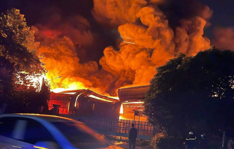 Bình Dương: Cháy lớn công ty trong tổng kho Sóng Thần
