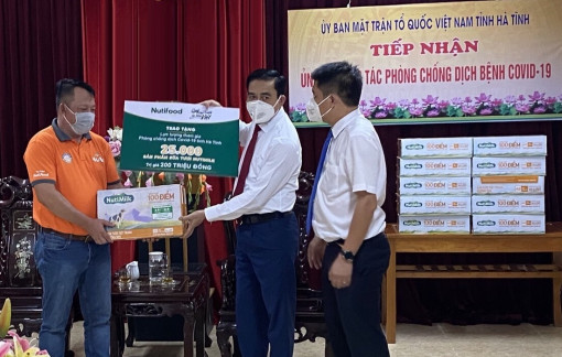 Quỹ Phát triển Tài năng Việt tiếp năng lượng cho lực lượng chống dịch Hà Tĩnh