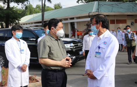 Thủ tướng Phạm Minh Chính: "Không để lây nhiễm COVID-19 tại bệnh viện"