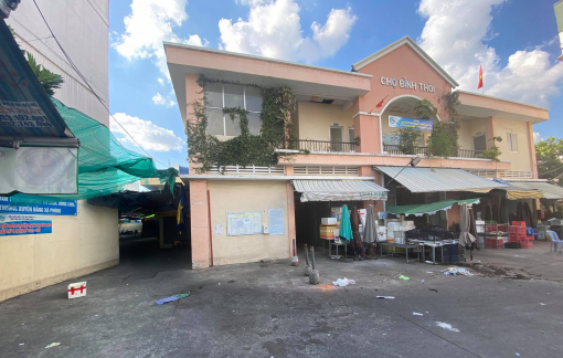 Chợ Bình Thới tạm đóng cửa vì liên quan ca mắc COVID-19