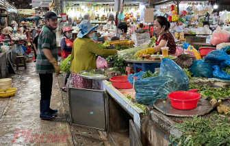 Hóc Môn siết biện pháp chống dịch: ngưng chợ truyền thống, người dân không rời nhà