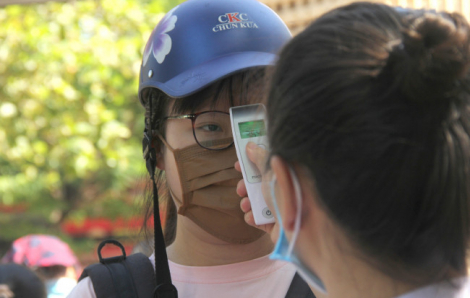 Hơn 8.000 người phục vụ thi tốt nghiệp THPT ở Nghệ An phải xét nghiệm COVID-19 nhanh