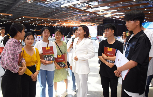 Những tân sinh viên Nova College đầu tiên nhận học bổng toàn phần