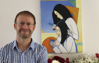 Giám tuyển Anh và tình yêu đặc biệt với áo dài Việt