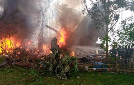 Ít nhất 17 người chết trong vụ rơi máy bay quân sự ở Philippines