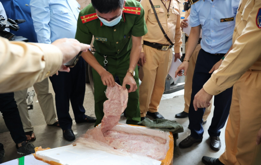 Hà Nội bắt giữ 10 tấn nội tạng bốc mùi chuẩn bị chuyển vào miền Nam