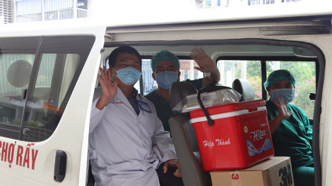 50 nhân viên y tế Bệnh viện Chợ Rẫy đi tìm F0 tại chợ Bình Điền