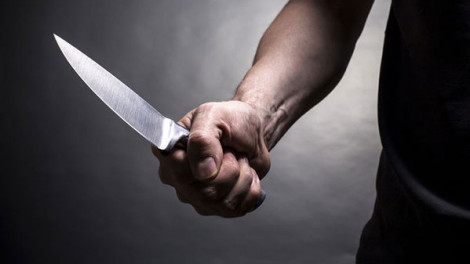 Cầm dao đe dọa người khác có bị tội?