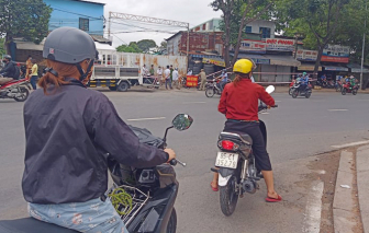 TPHCM: Phong tỏa bãi nhận hàng 397 Đinh Bộ Lĩnh, nhiều khách hàng đứng ngồi không yên