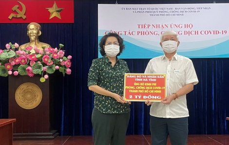 TPHCM nhận 2 tỷ đồng ủng hộ chống dịch từ tỉnh Hà Tĩnh