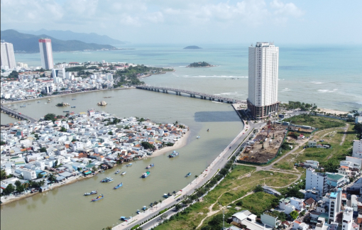 Khánh Hòa xem xét phương án thí điểm đón khách du lịch có hộ chiếu vắc xin