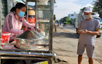 Khánh Hòa phát hiện 44 ca nhiễm trong cộng đồng, thành phố Dĩ An của Bình Dương ngưng bán thức ăn mang về