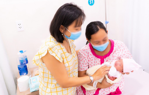 Em dâu mang thai hộ, người mẹ vỡ òa hạnh phúc sau 13 năm đi tìm con