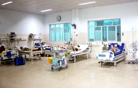 Bệnh viện xoay xở thêm chỗ cho bệnh nhân COVID-19