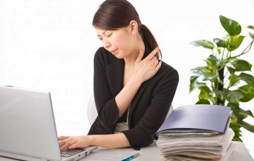 Đau mỏi khi nằm, ngồi nhiều làm sao khắc phục?