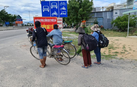 Gia đình 4 người bán điện thoại mua xe đạp chạy từ Đồng Nai về Nghệ An: Xin từ chối 10 triệu từ thiện
