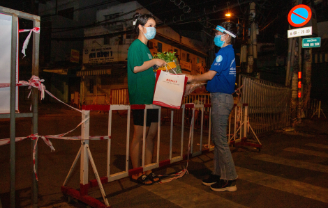 Trường đại học giảm học phí, tiếp tế thực phẩm giúp sinh viên vượt qua mùa dịch 