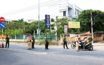 Chủ tịch phường chỉ đạo “thu phí” khi cấp giấy đi đường cho người dân