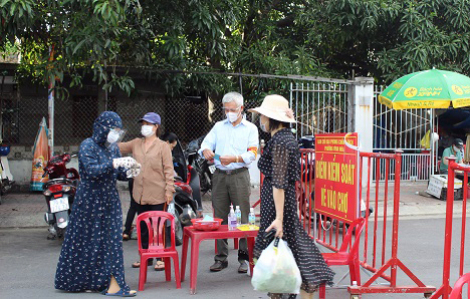 Công an đang xác minh người đăng clip "bánh mì không phải hàng thiết yếu"