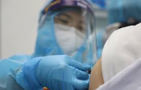 Hà Nội công bố 13 đối tượng tiêm chủng vắc xin COVID-19, có lái xe taxi, bán hàng rong