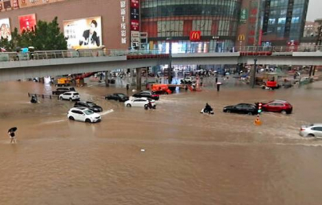 Trung Quốc cảnh báo vỡ đập, hàng chục triệu người bị ảnh hưởng do lũ lụt nghiêm trọng