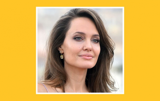 Angelina Jolie dưỡng da tối giản, đẹp rạng rỡ ở tuổi U50