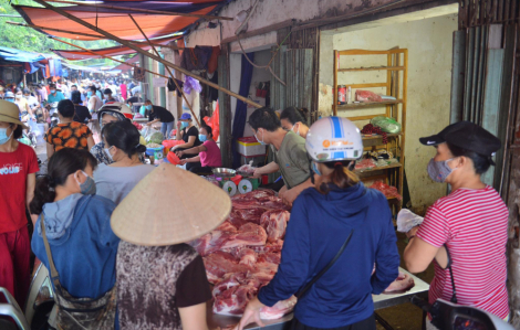 Bí thư Thành ủy Hà Nội: khi cần, sẽ dùng xe quân sự, trực thăng để chuyển thuốc men, thực phẩm…