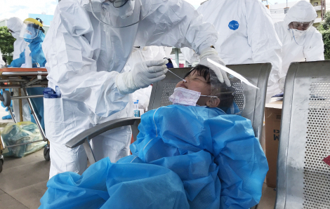 Bình Định: Nhân viên y tế lấy mẫu xét nghiệm dương tính với SARS-CoV-2, Phú Yên xuất hiện 2 ổ dịch mới