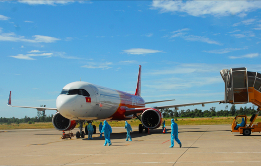 Cận cảnh 238 công dân Huế từ Thành phố Hồ Chí Minh về đến sân bay Phú Bài
