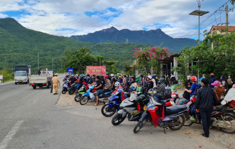 Nhiều người đi xe máy từ TPHCM về Thừa Thiên - Huế nghi mắc COVID-19