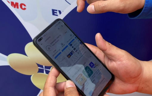 Trúng thưởng gần 1 tỷ đồng khi cài App EVNHCMC CSKH