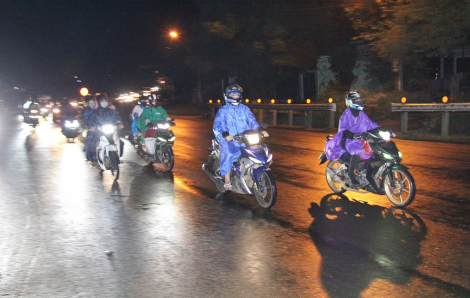 Hơn 800 công dân ở Đồng Nai được hộ tống về Đắk Lắk trong đêm