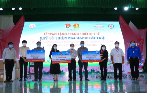 Quỹ từ thiện Kim Oanh tặng thiết bị y tế giúp các tỉnh Bình Dương, Long An và Đồng Tháp trị giá 4,5 tỷ đồng