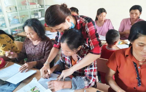 Lớp học “đặc biệt” của phụ nữ Vân Kiều ở thị trấn Krông Klang