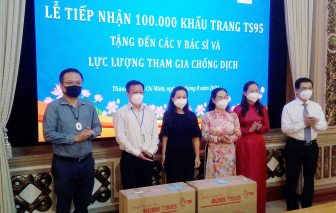 Pacific Foods và VinaFirst tặng 100.000 khẩu trang TS95 kháng khuẩn cho TPHCM