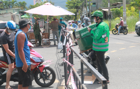 Đà Nẵng: Lấy giấy đi đường của công ty rồi đưa cho hàng xóm để 'thông chốt' mùa giãn cách