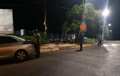 10 người đi bộ từ Bình Dương về Đắk Lắk tránh dịch