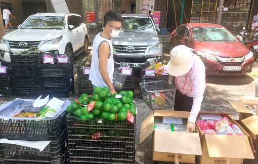 Mang siêu thị đến tận nhà dân trong mùa dịch