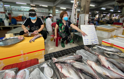 Chợ Hòa Hưng, Nguyễn Tri Phương, Bình Thới… mở cửa lại