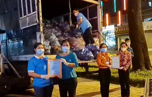 16 tấn thanh long và rau củ vừa được chuyển đến Hội LHPN các quận, huyện